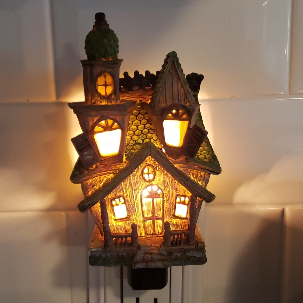 Terry's Village Resin Haunted House Nightlight